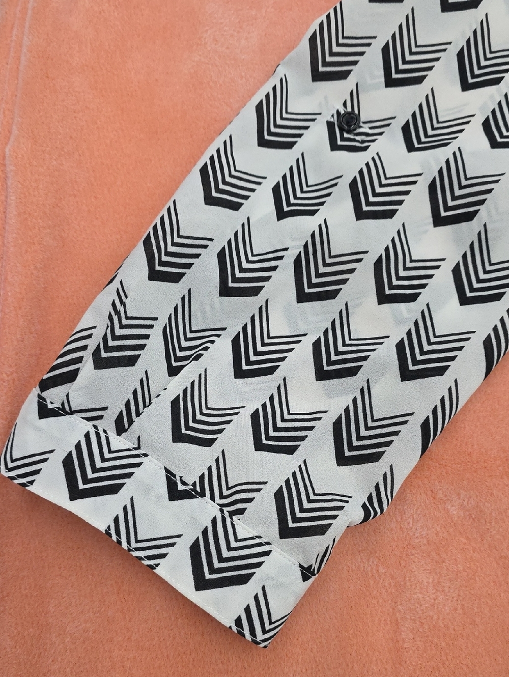 Hawthorn Black & White Chevron Print Long Sleeve Blouse - Picture 6 of 8